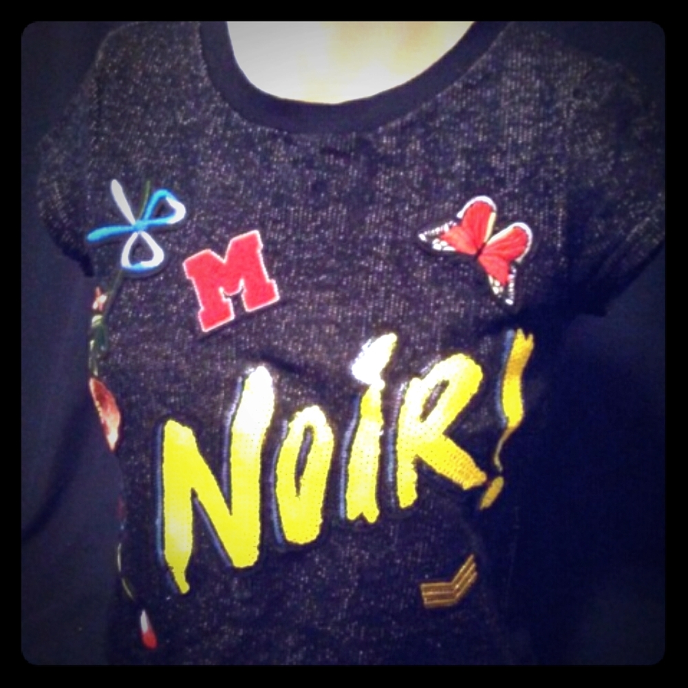 💥 Vintage Designer T-shirt w/ Decals 💥